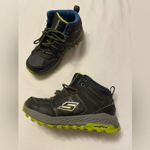 Youth hiking boots